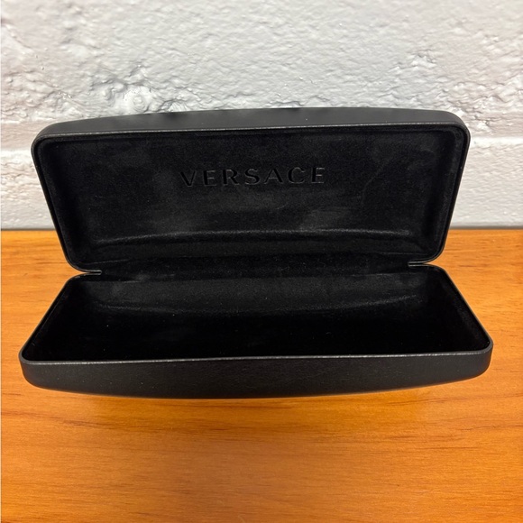 Versace eyeglass case with box - Picture 3 of 9